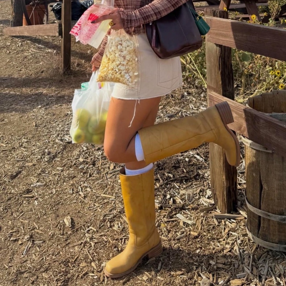 NEW IN BOX BANANA FRYE CAMPUS 14L